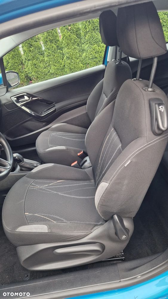 Peugeot 208 - 16