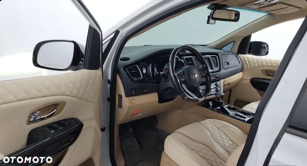 Kia Carnival - 9