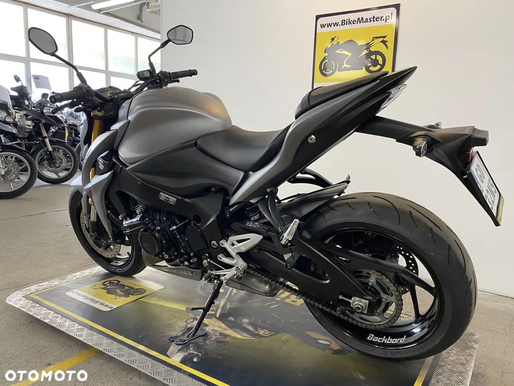 Suzuki GSX 1000 - 6