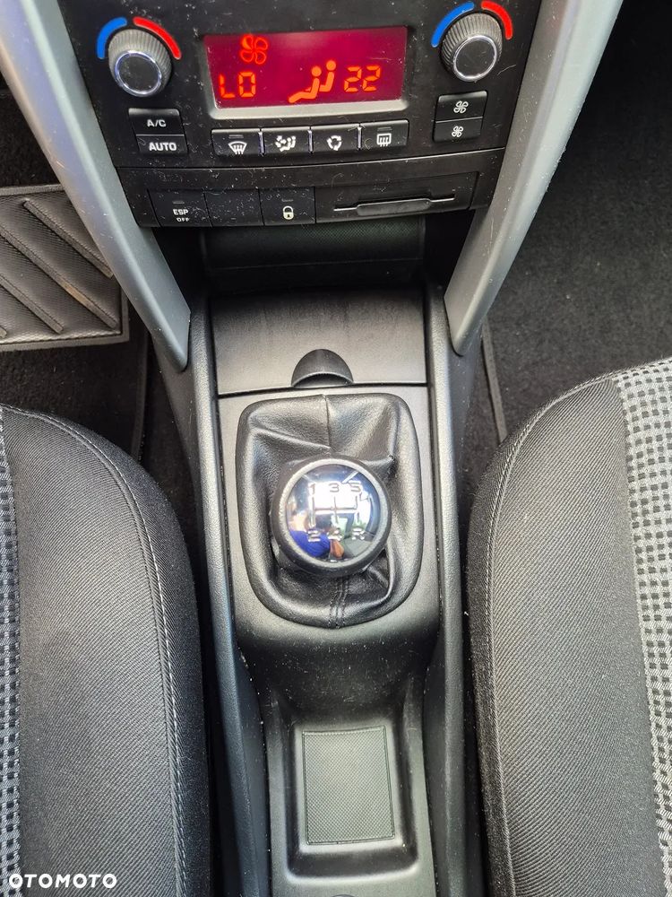 Peugeot 207 - 24