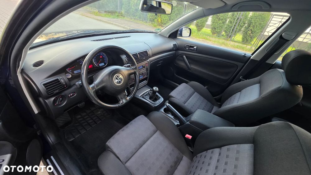 Volkswagen Passat 1.6 Comfortline - 9