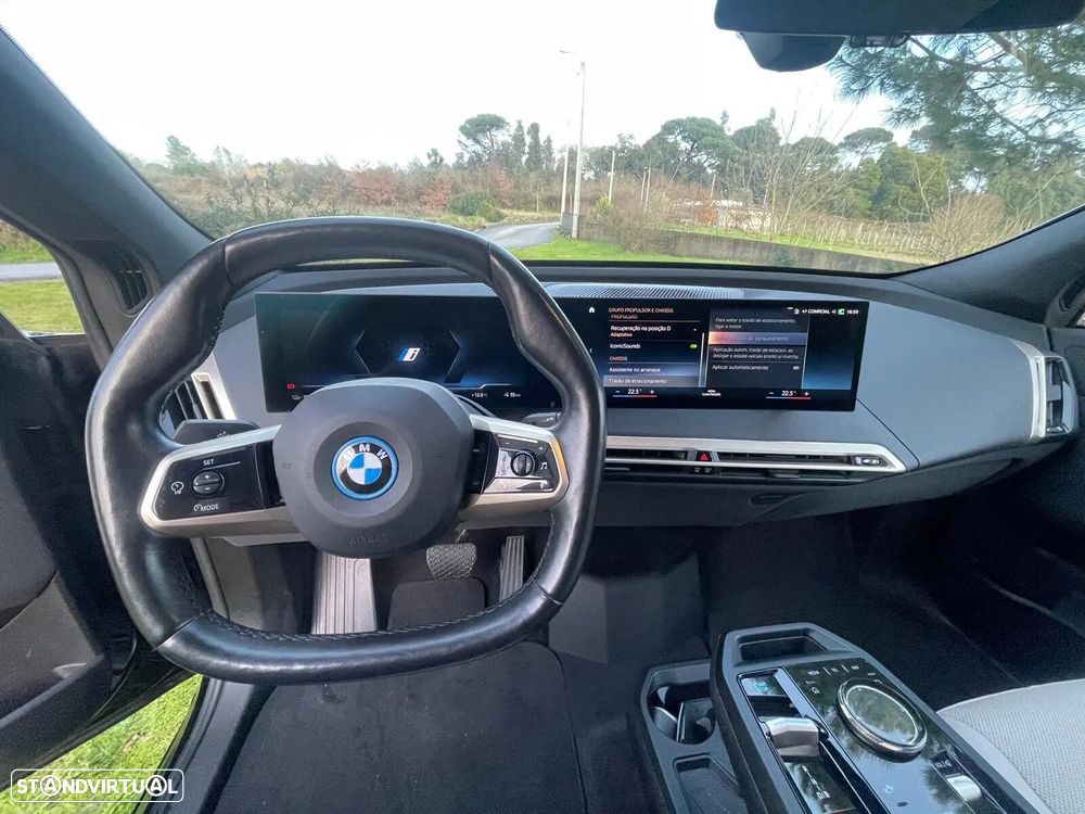 BMW iX xDrive 40 - 23