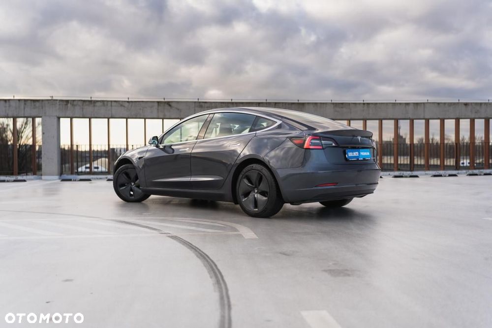 Tesla Model 3 - 7