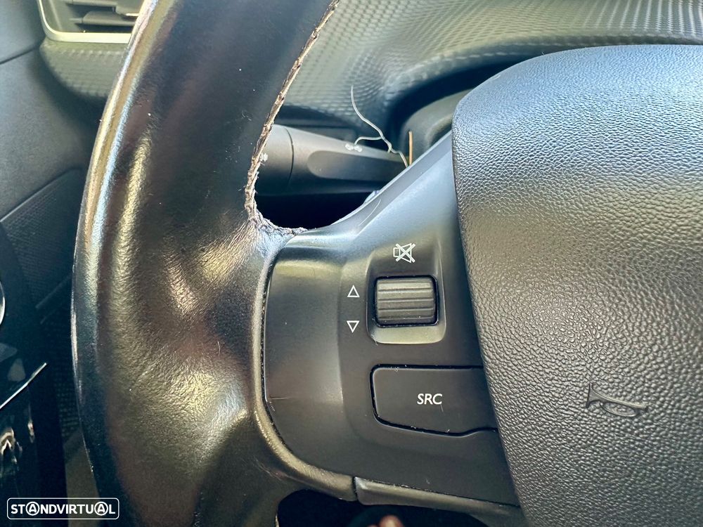 Peugeot 208 1.2 VTi Allure - 29