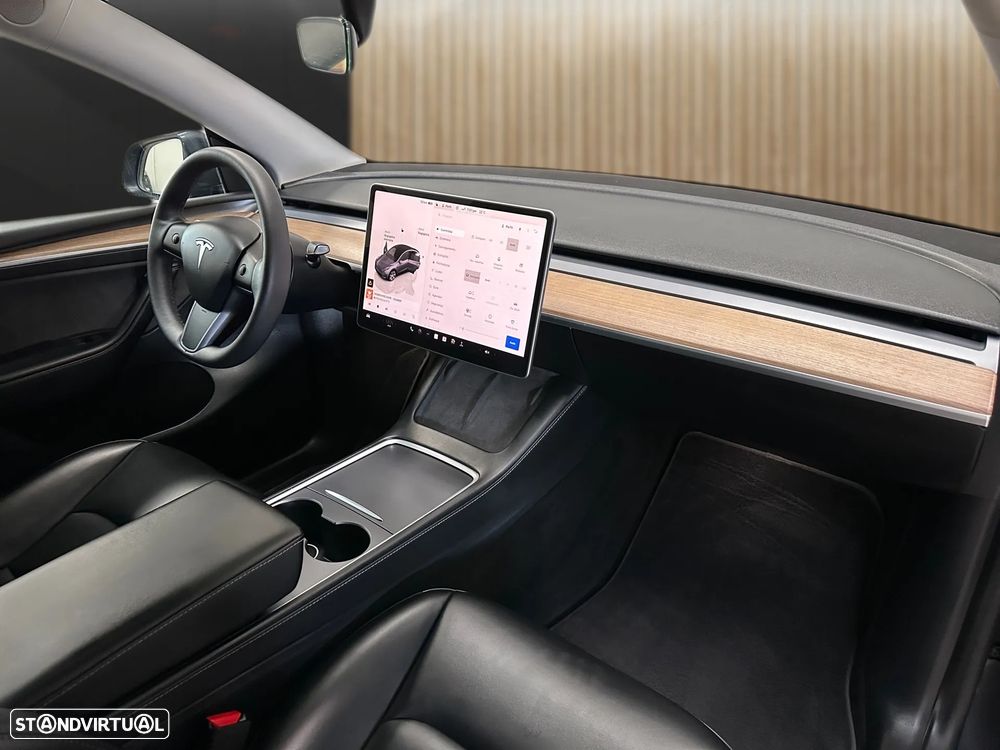 Tesla Model Y RWD - 10