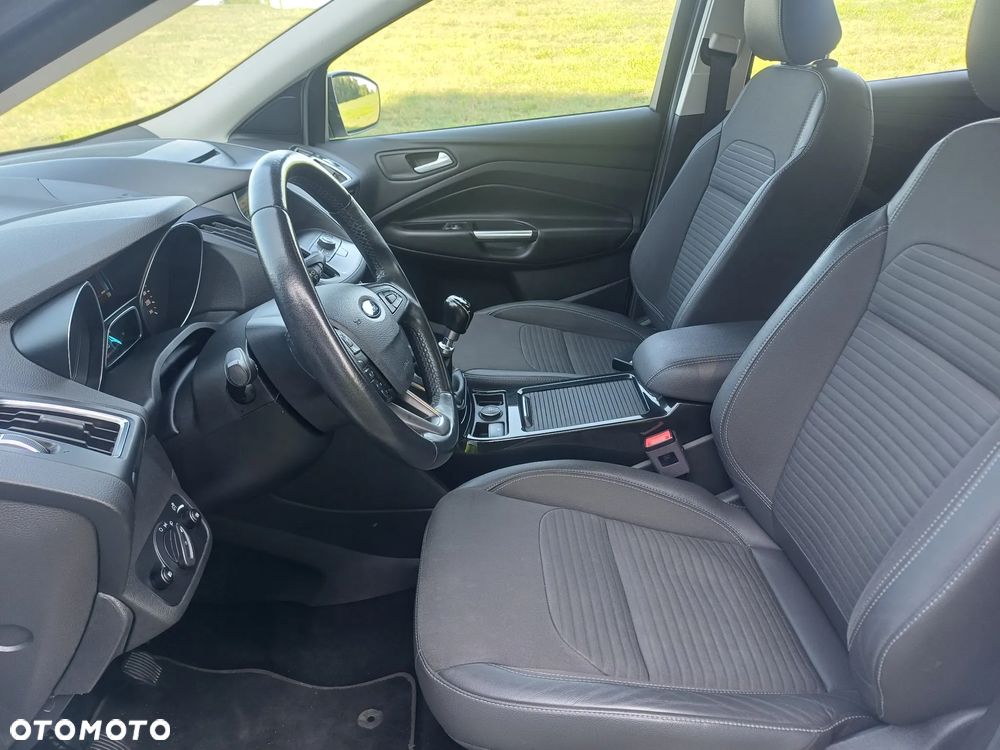 Ford Kuga 1.5 EcoBoost 2x4 Titanium - 17