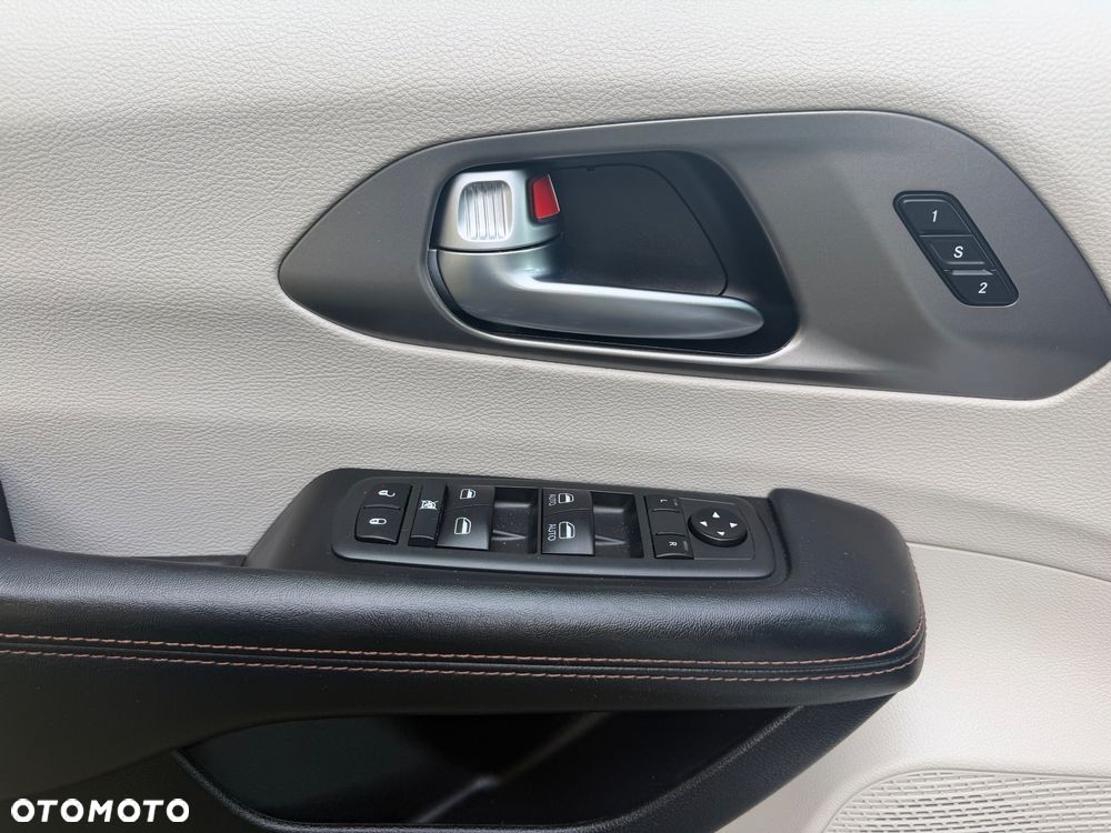 Chrysler Pacifica - 17