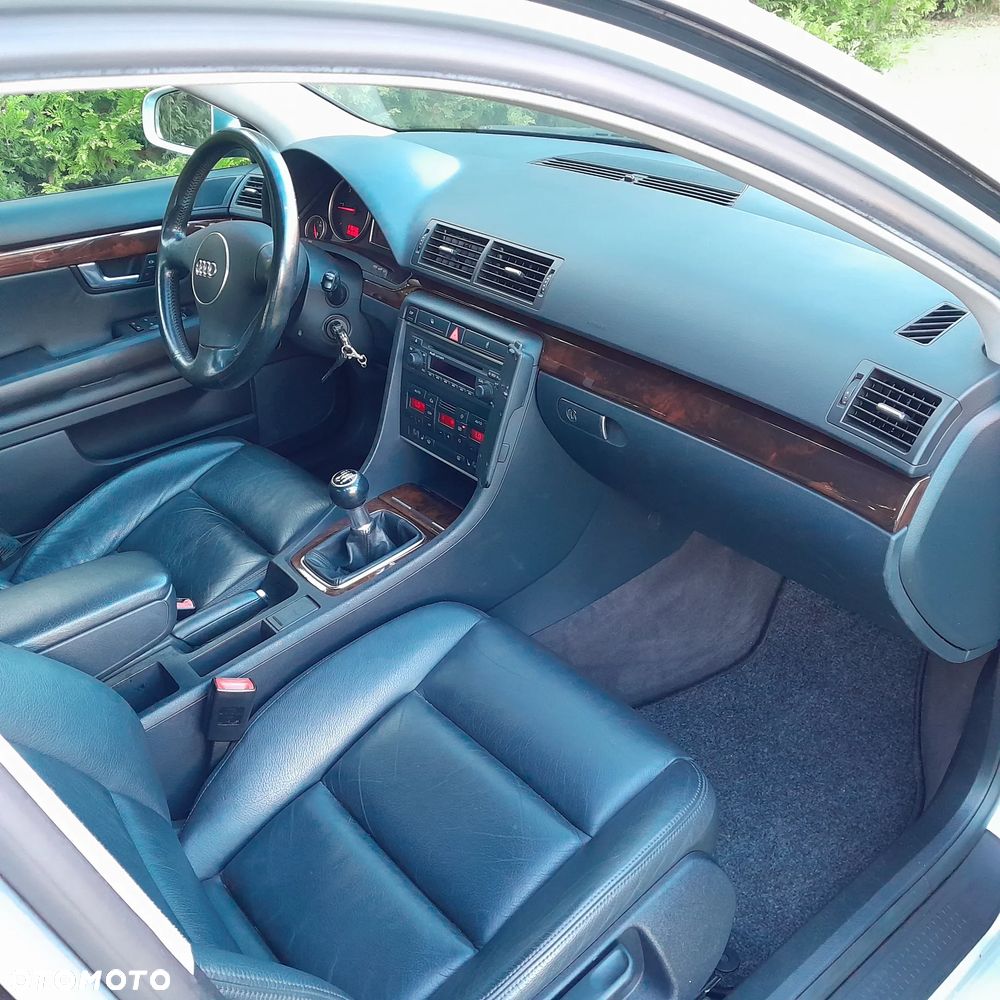 Audi A4 Avant 2.5 TDI - 12
