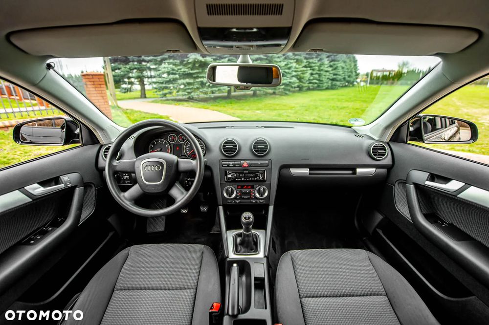 Audi A3 Sportback 1.6 Ambiente - 25