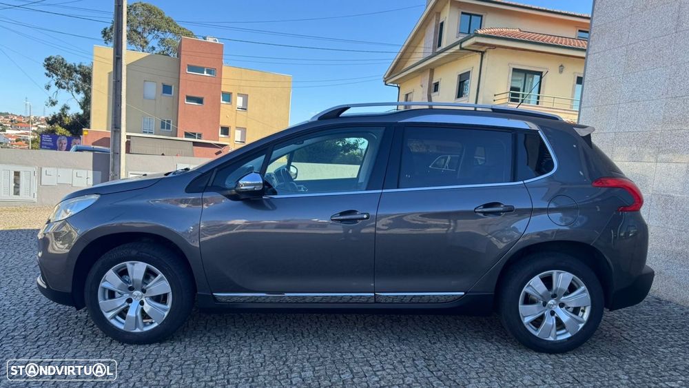 Peugeot 2008 1.2 PureTech Allure - 4
