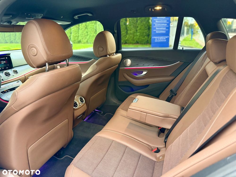 Mercedes-Benz Klasa E 300 de AMG - 30