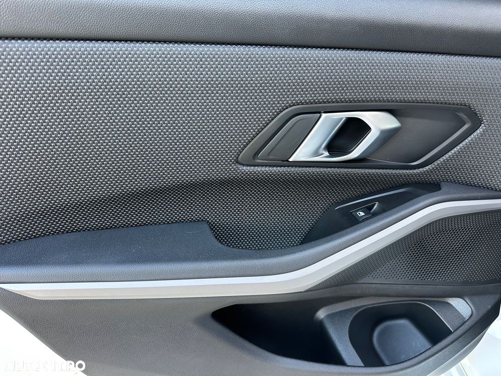 BMW Seria 3 318d Aut. Advantage - 29