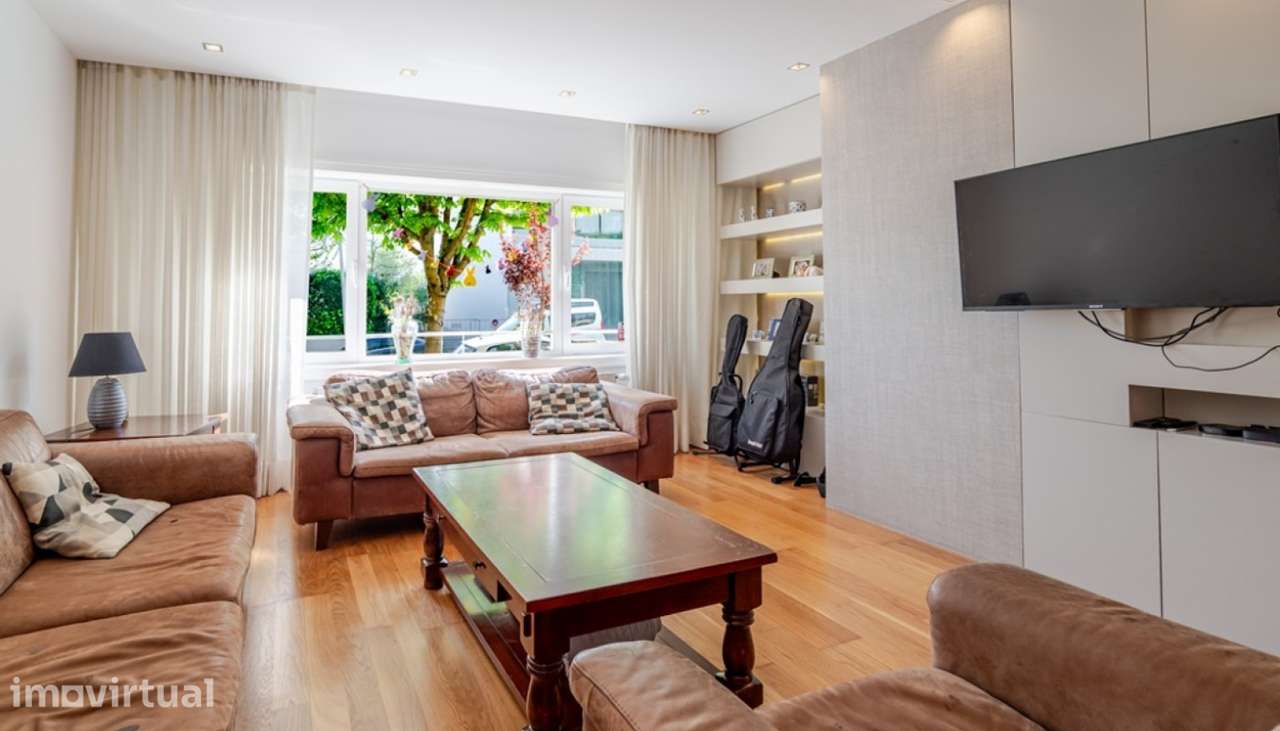 Apartamento T4 com varandas para venda na Foz do Douro no Porto - Grande imagem: 2/22