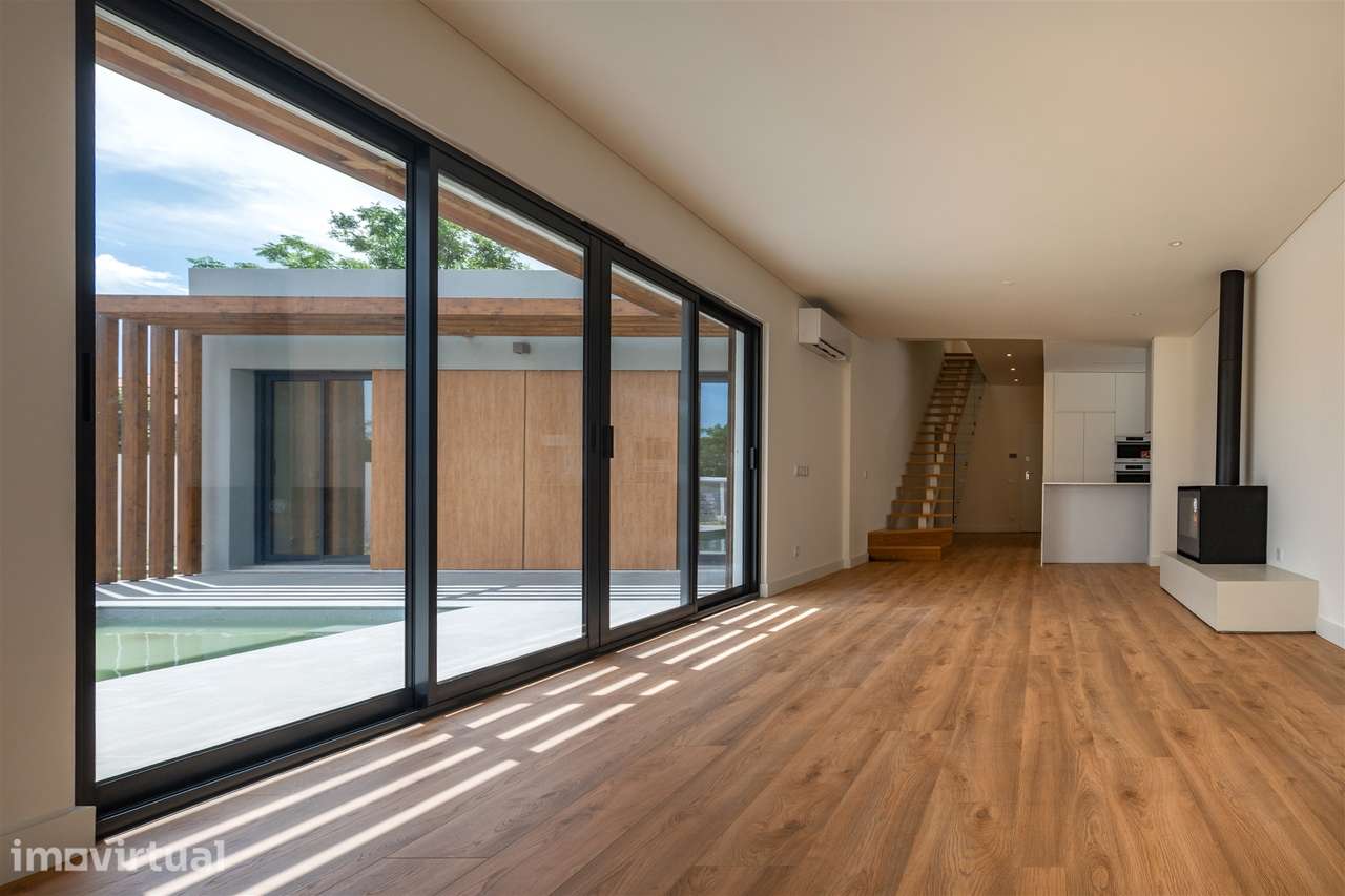 Conforto moderno, piscina privativa e tranquilidade de aldeia às porta - Grande imagem: 4/44