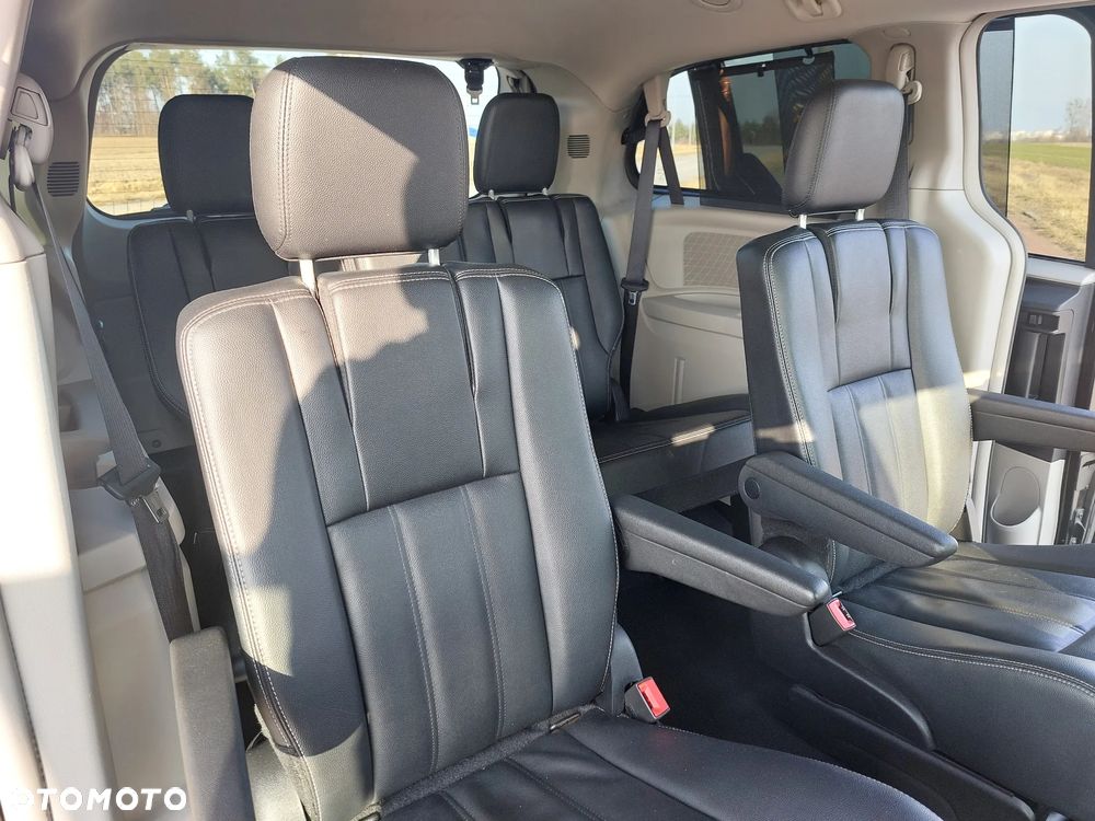 Chrysler Town & Country 3.6 Limited - 20