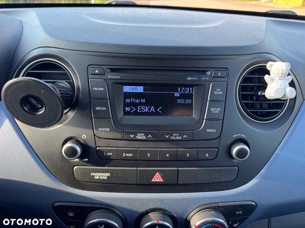 Hyundai i10 1.0 Fifa World Cup Edition - 12