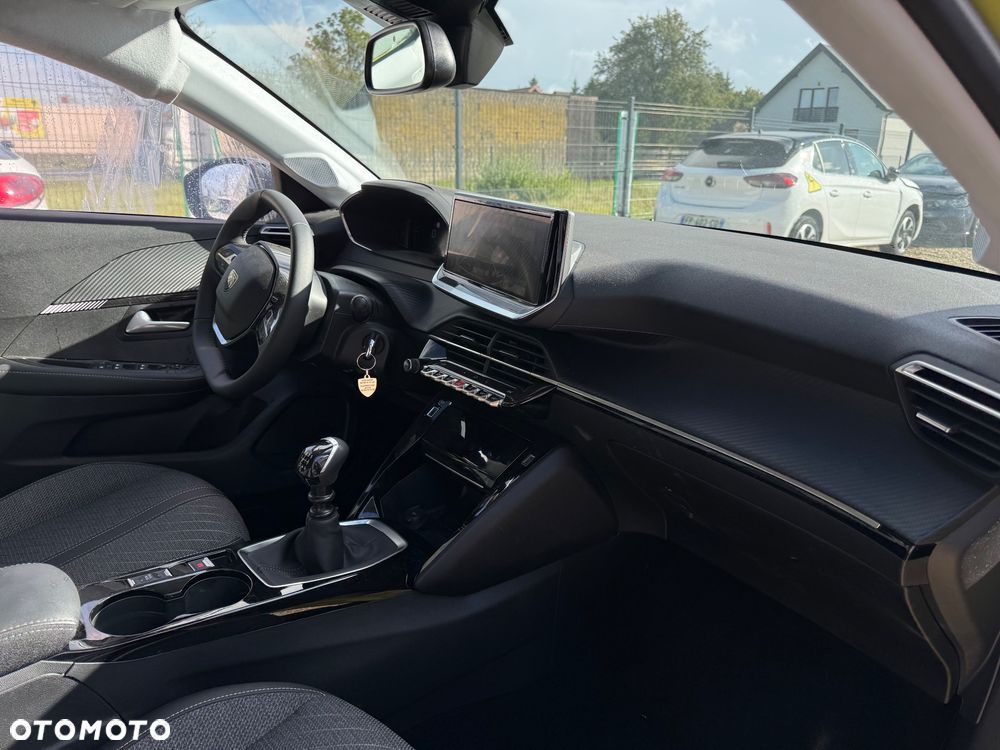 Peugeot 208 - 13