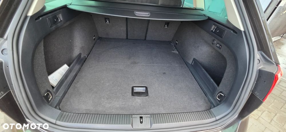 Volkswagen Passat Variant 2.0 TDI BMT Highline - 34