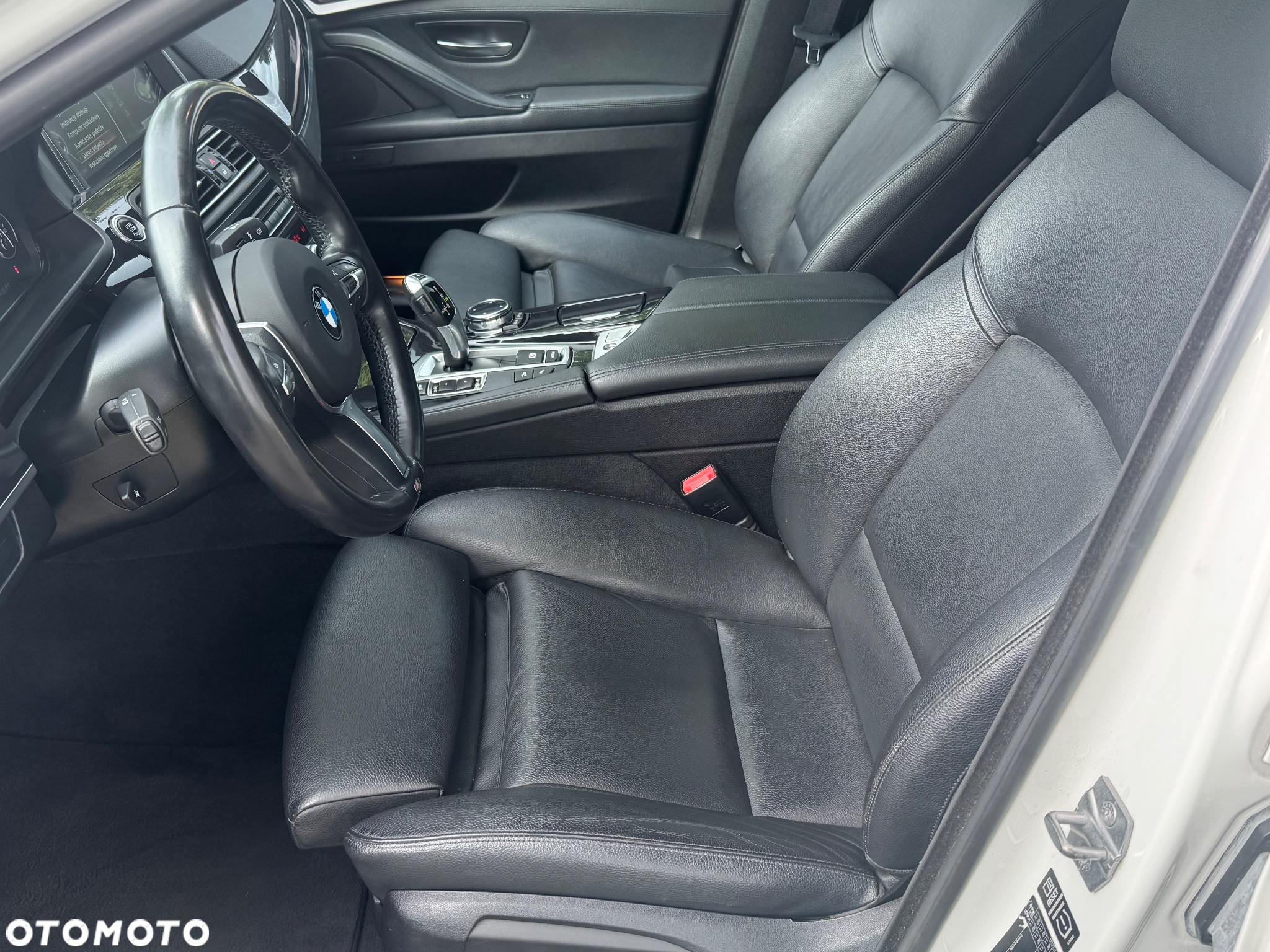 BMW Seria 5 525d xDrive Touring - 10