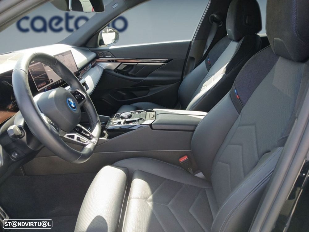 BMW 530 e Pack Desportivo M - 11