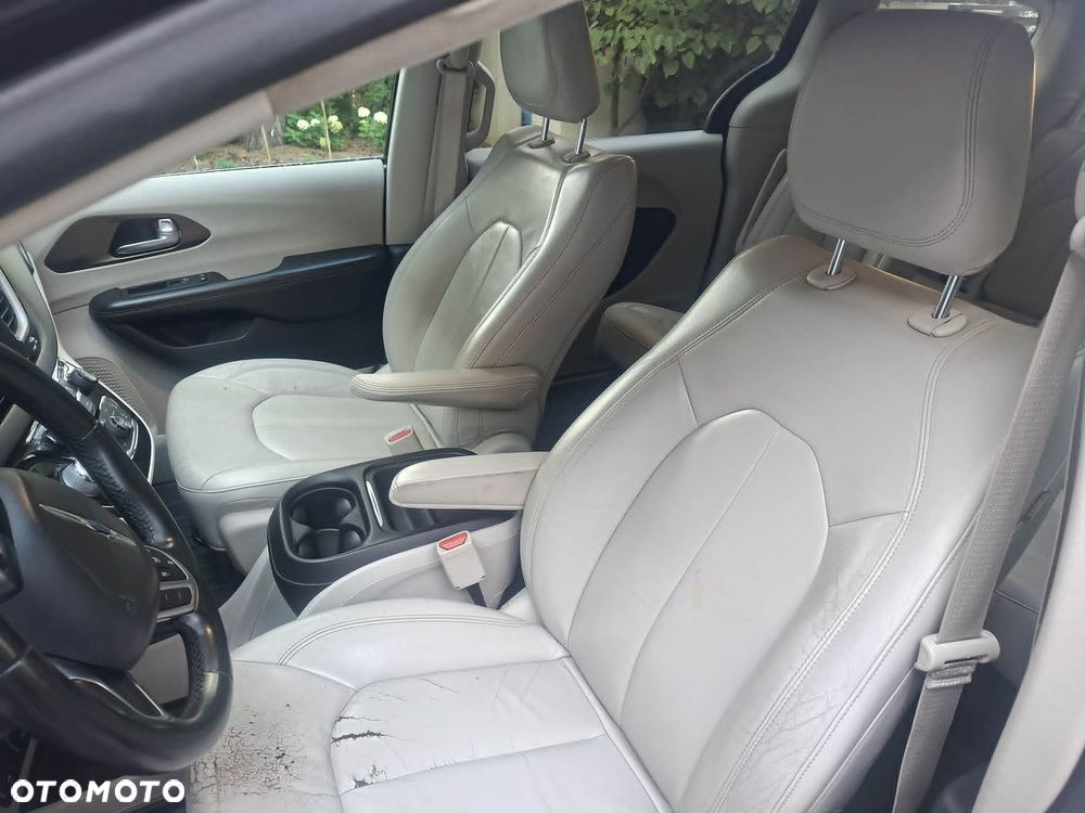 Chrysler Pacifica - 13