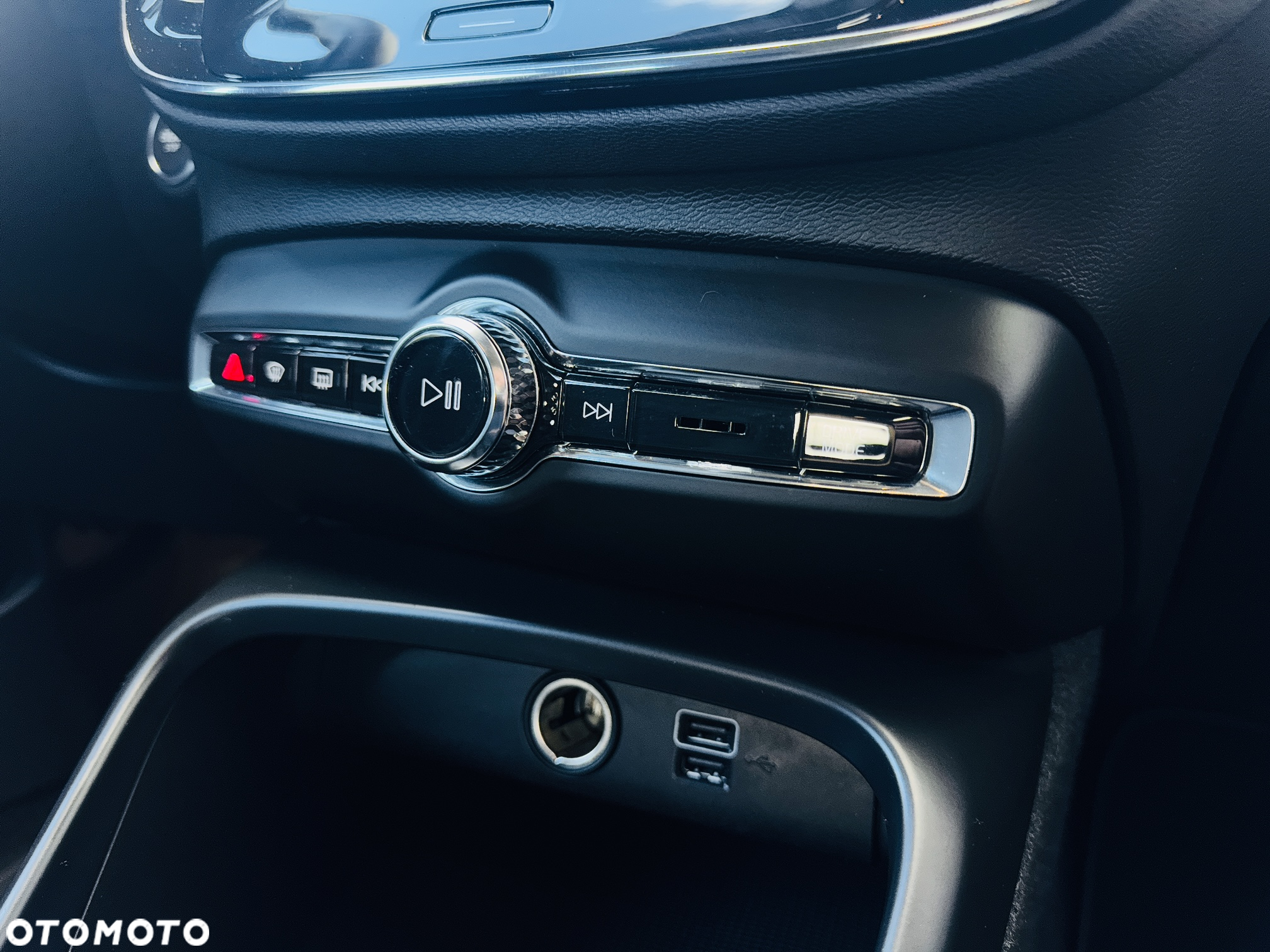 Volvo XC 40 T2 Plus Dark - 37