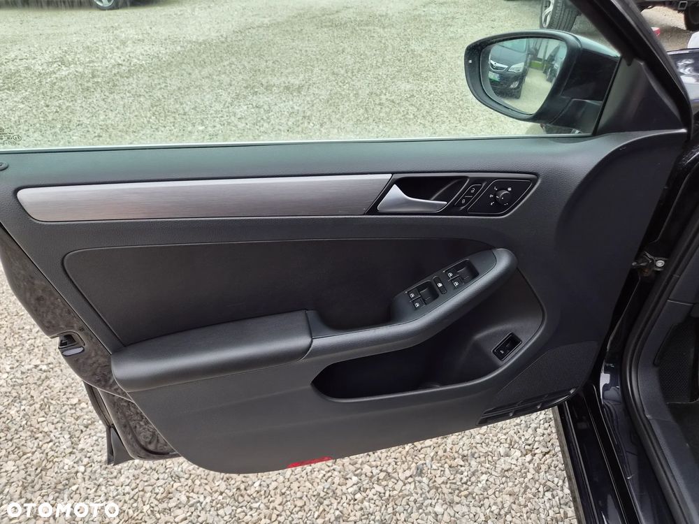 Volkswagen Jetta - 17