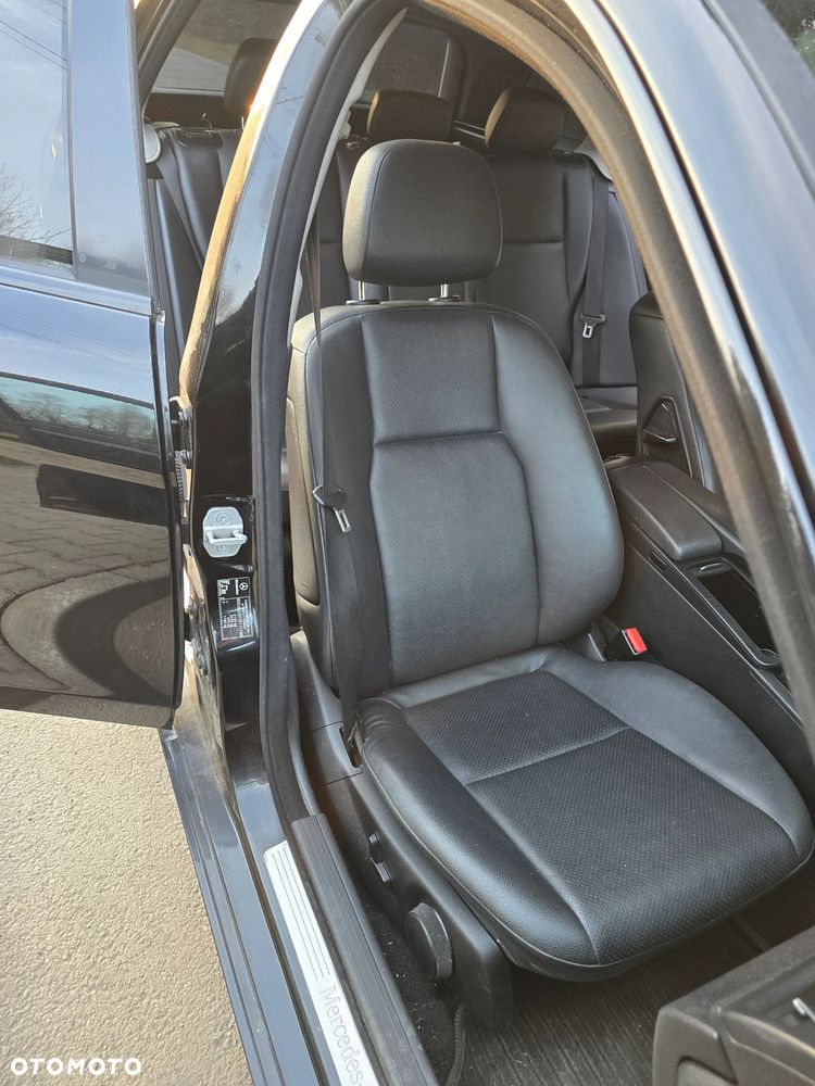Mercedes-Benz Klasa C 200 CDI Elegance - 23