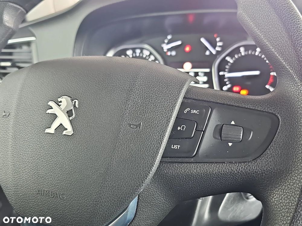 Peugeot Traveller - 23