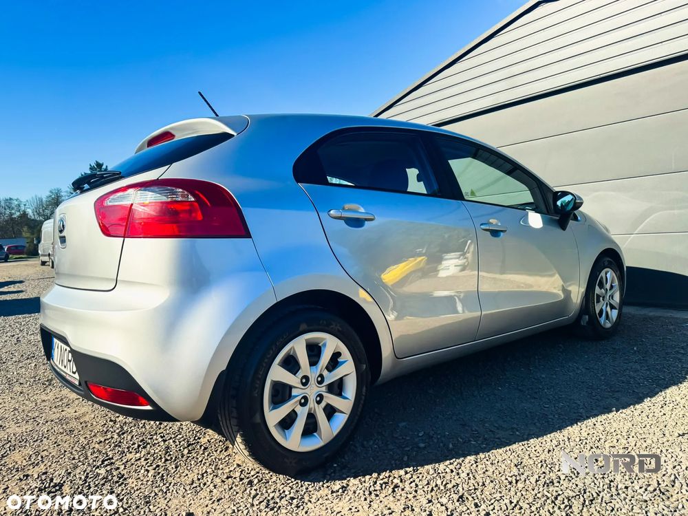 Kia Rio 1.2 L - 9