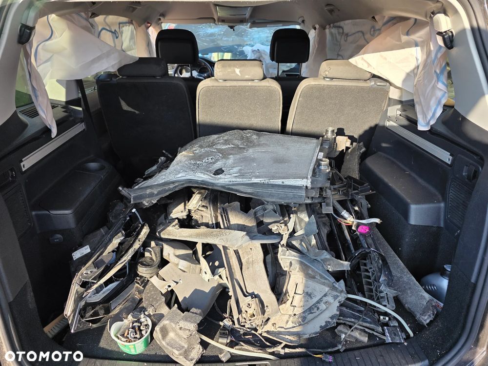Volkswagen Touran 2.0 TDI BMT Comfortline Plus DSG - 28