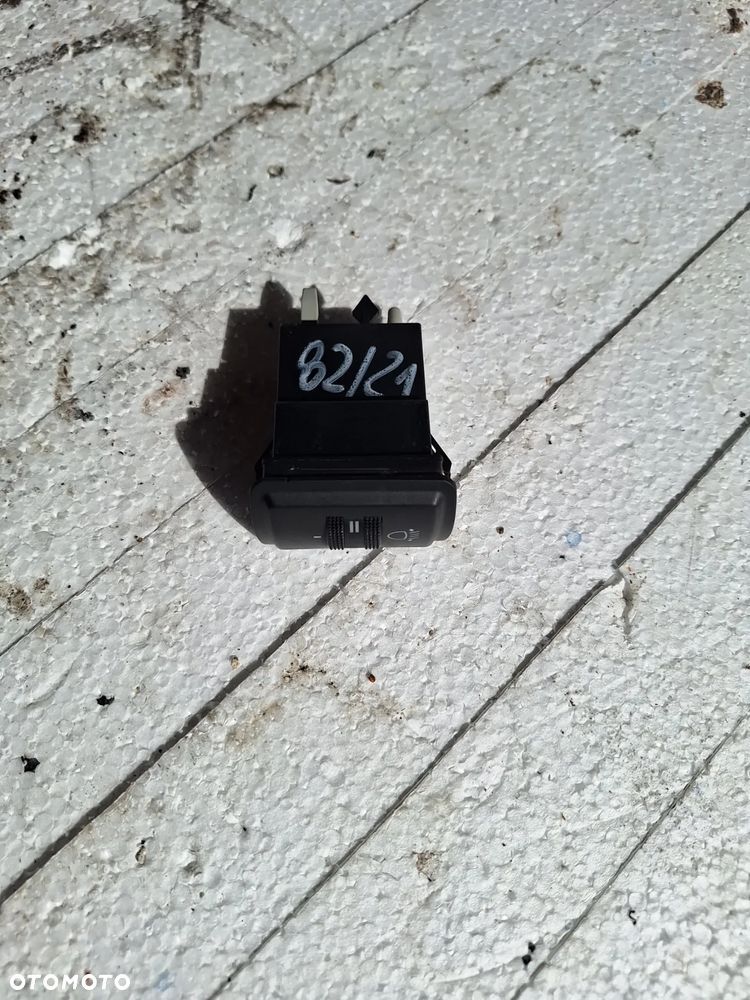 przełącznik regulacji oświetlenia A4 B5 8D0941301C   (82/21) - 3