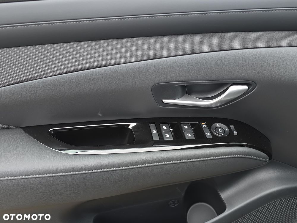 Hyundai Tucson 1.6 T-GDi HEV Executive 2WD - 14
