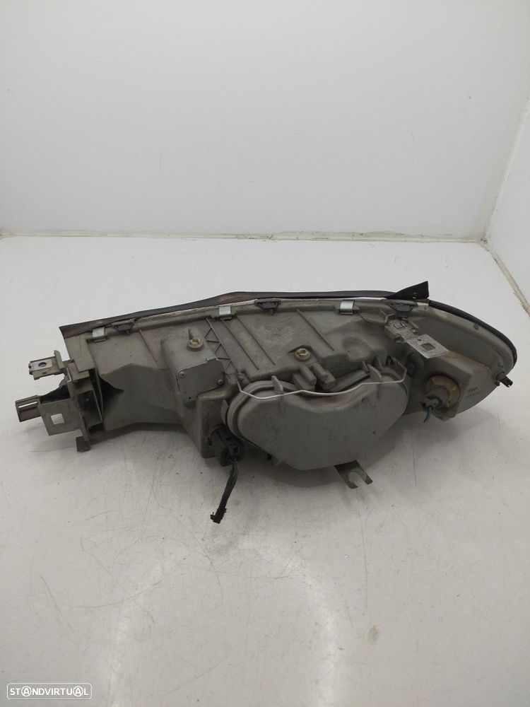 Farol/ Otica Dianteiro Dto Ford Mondeo Ii Sedan (Bfp) - 2