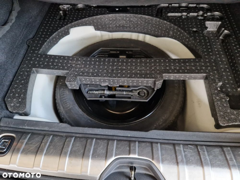 Peugeot 2008 1.6 e-HDi Allure S&S - 26