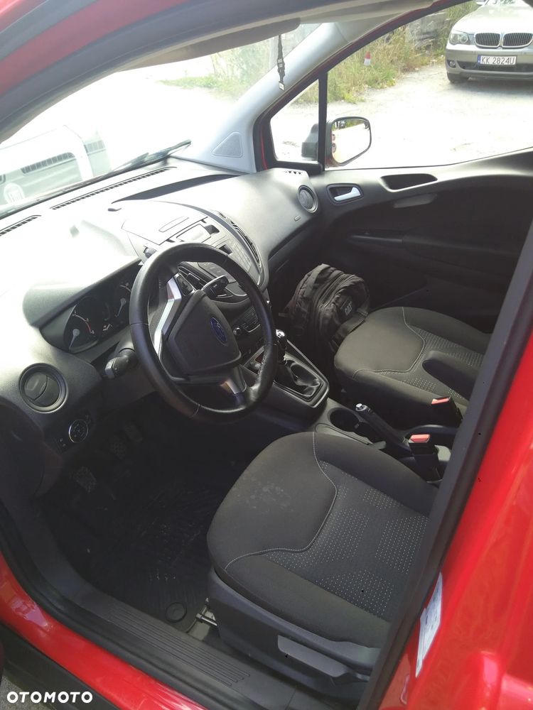Ford Transit Courier - 18