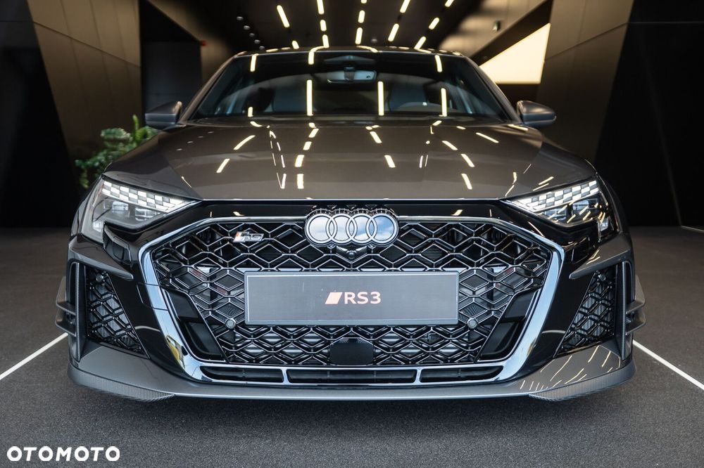Audi RS3 Limousine - 3