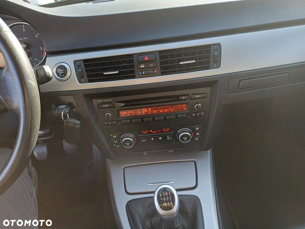 BMW Seria 3 318d - 19