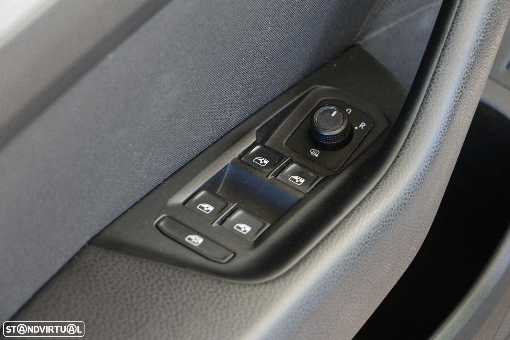 VW Passat Variant 2.0 TDi Elegance DSG - 37