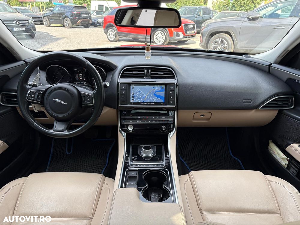 Jaguar XE E-Performance Aut. Prestige - 8