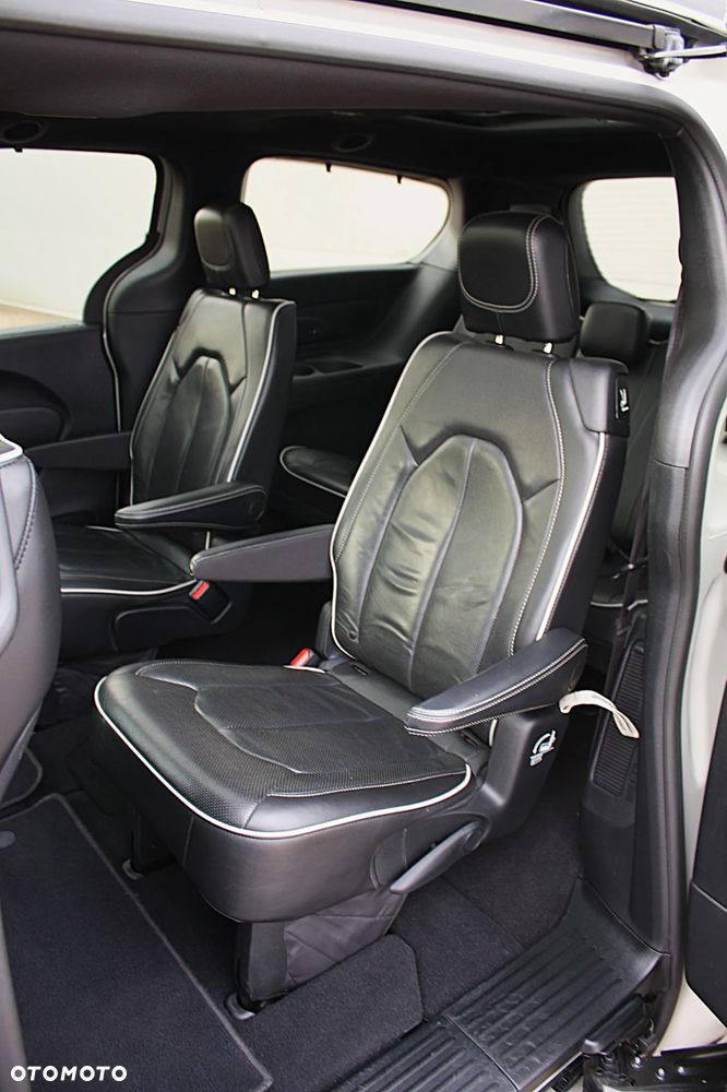 Chrysler Pacifica - 15