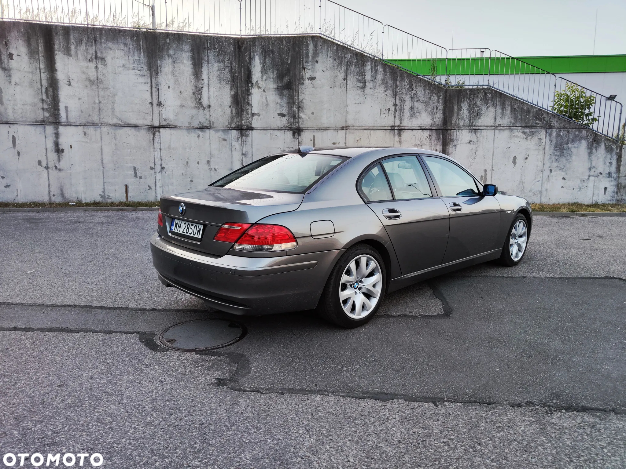 BMW Seria 7 750i - 5