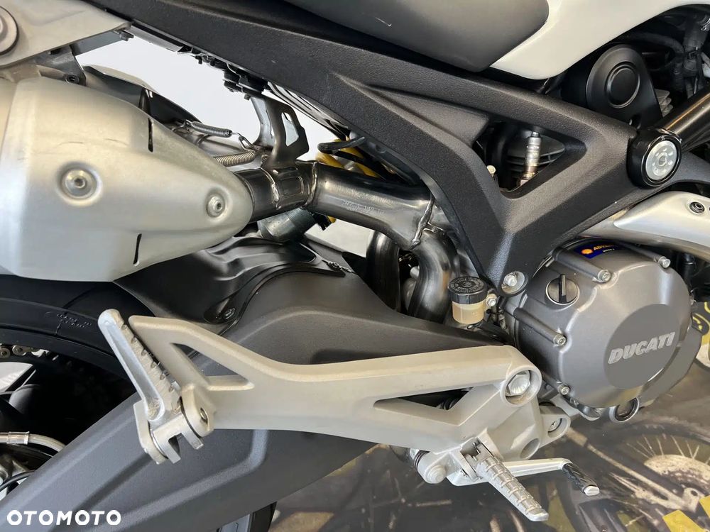 Ducati Monster - 32