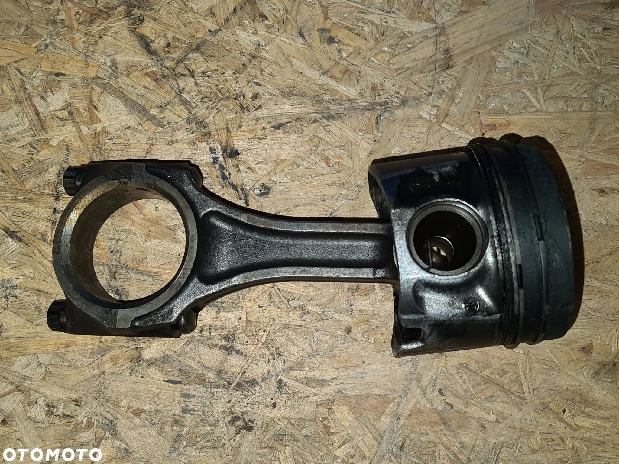 Tłok z korbowodem NISSAN CABSTAR ATLEON RENAULT GAMA D ZD3 3.0 EURO 6 - 1