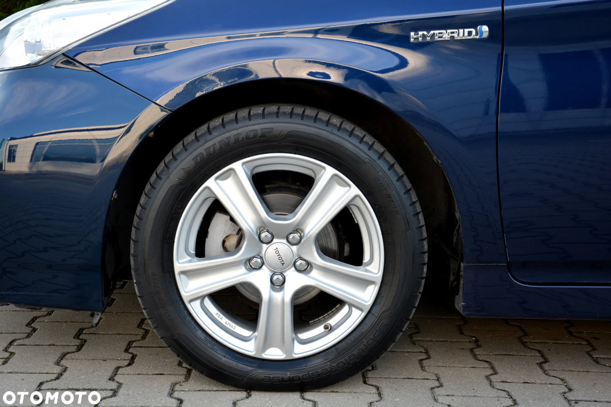 Toyota Prius (Hybrid) Executive - 23