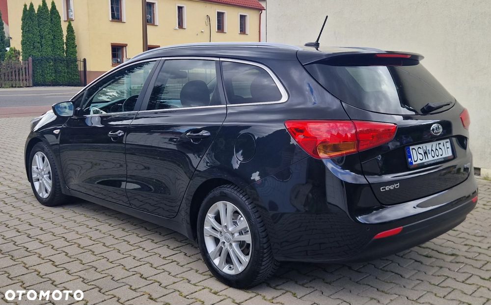 Kia Ceed 1.6 GDI Dream Team Edition - 11