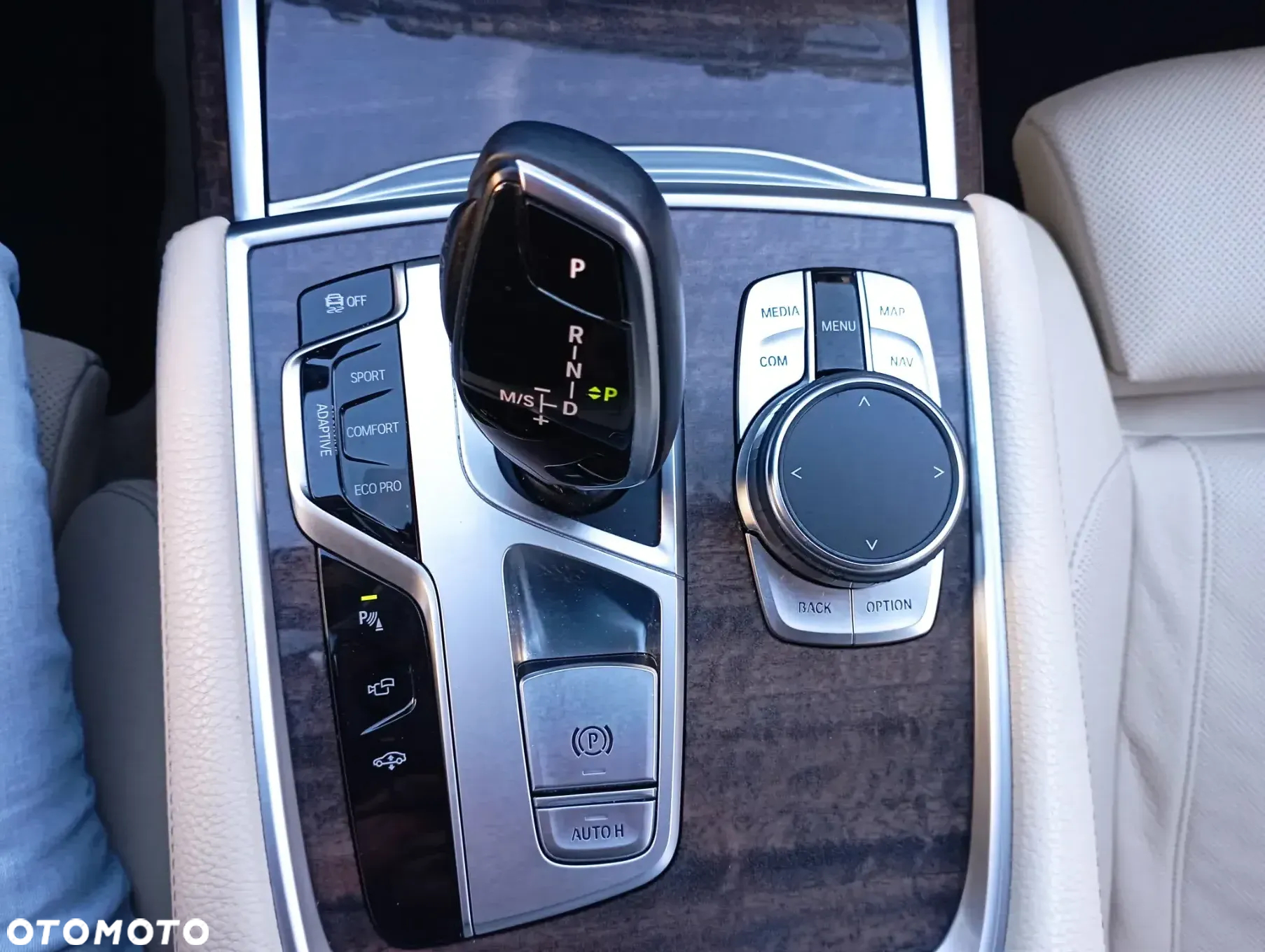 BMW Seria 7 740d xDrive - 23