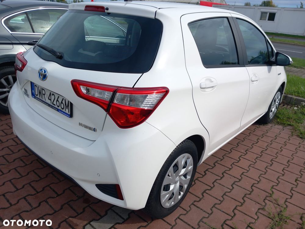 Toyota Yaris Hybrid 100 Premium - 5