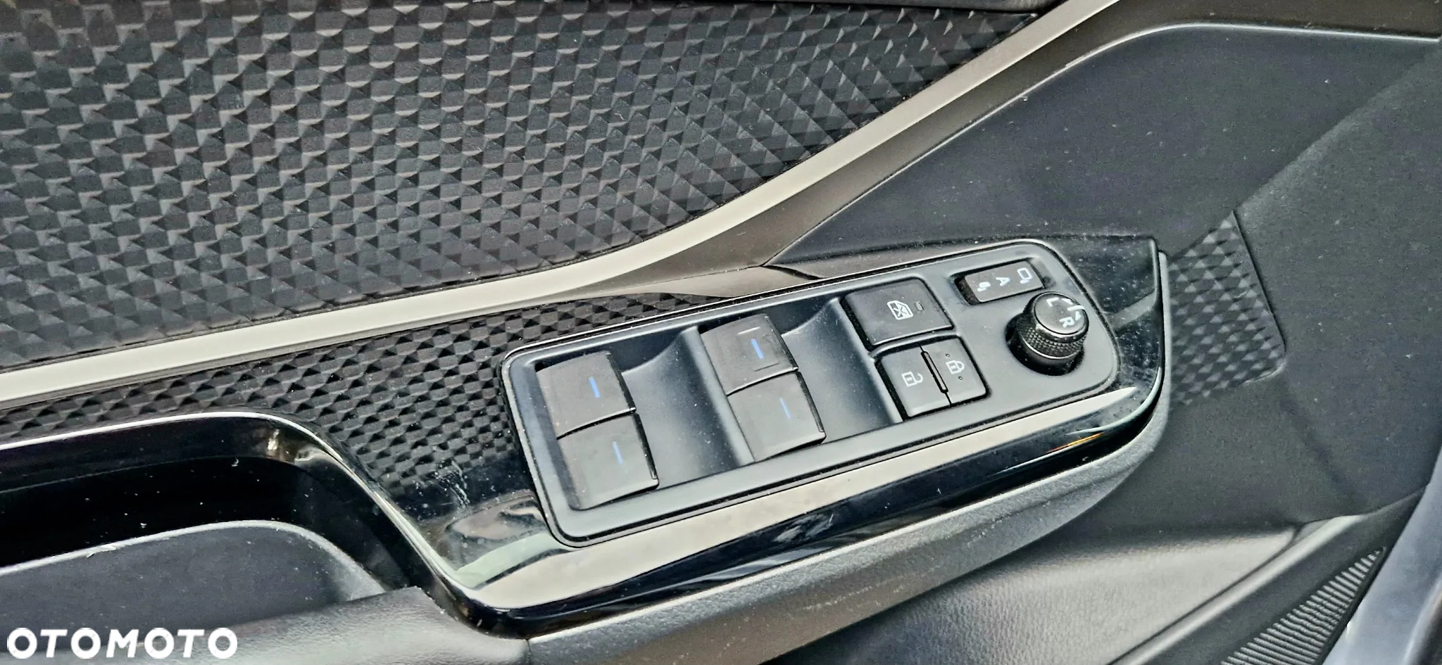 Toyota C-HR Hybrid Style - 12