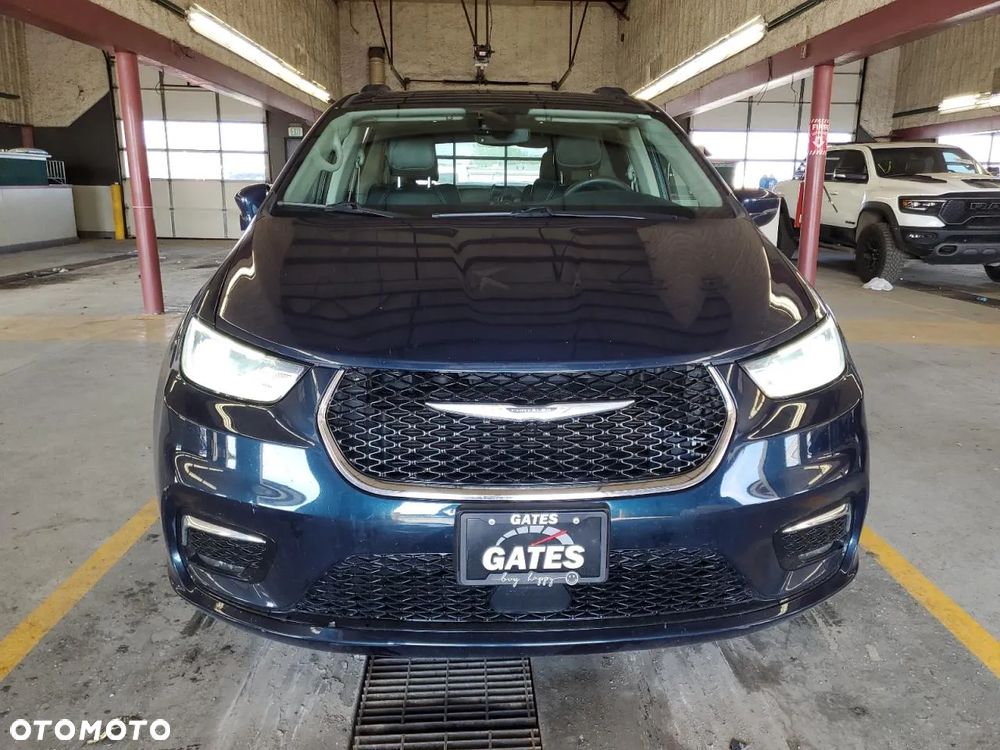 Chrysler Pacifica - 5